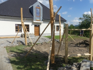 Mateřsk&aacute; &scaron;kola na faře - stavba dětsk&eacute;ho hři&scaron;tě